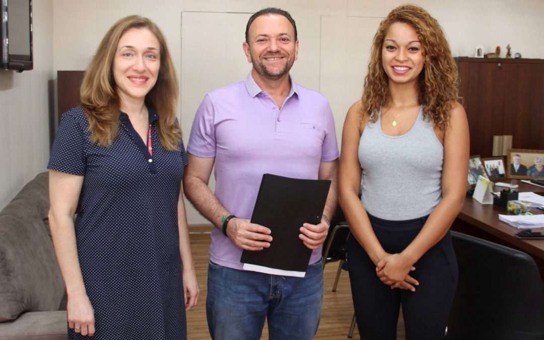 Vereadoras entregam reivindicações das cooperadas da Acácia ao prefeito Edinho Silva