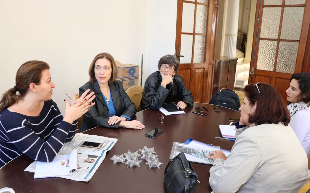 Campanha vai arrecadar garrafas pet para decoração natalina