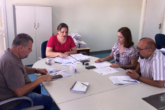 Projeto de lei que prevê regularização de calçadas com gramado é discutido na Prefeitura