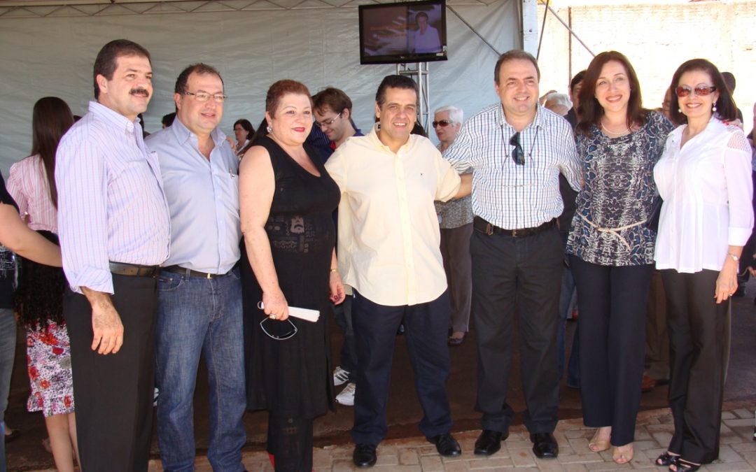 Juliana emociona-se em inauguração de área de lazer