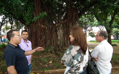 Juliana Damus e secretário de Obras visitam pontos inseguros da cidade