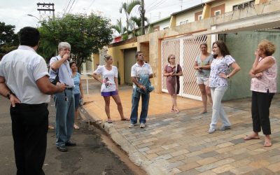 Juliana Damus atende reivindicações de moradores de diferentes bairros
