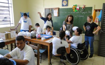 Juliana visita APAE de Matão para conhecer Cãoterapia