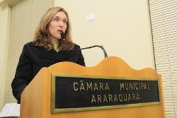 Juliana Damus sugere estudo para estender gratuidade nos ônibus a partir dos 60 anos
