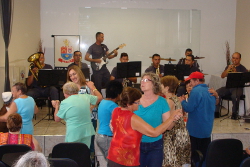 Idosos de Araraquara são homenageados pela PM a pedido da vereadora Juliana Damus