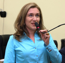 Juliana Damus cobra custos e justificativa de viagem para desfile da Guarda Municipal