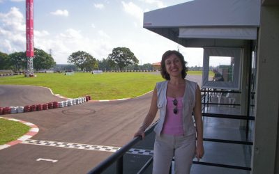 Juliana visita o kartódromo em Bauru