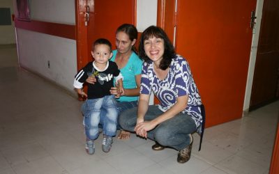 Juliana visita Cisa e quer regulamentação da lei do “teste da orelhinha”