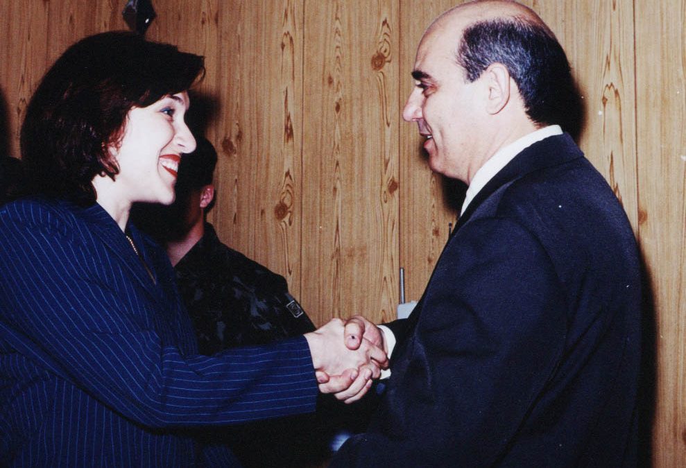 Confere o título de “Cidadão Araraquarense”, ao Doutor JOÃO LUIZ RIBEIRO DOS SANTOS