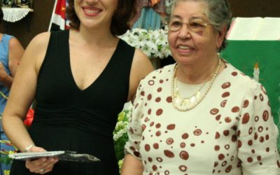 Confere o título de “Cidadã Araraquarense”, à Senhora MARIA DE LURDES FARIA DE ARRUDA