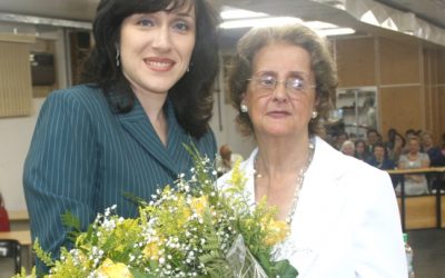 Confere o título de Cidadã Araraquarense, à Escritora e Compositora APPARECIDA JESUS DE GODOY AGUIAR