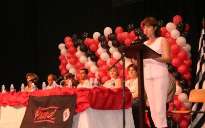 Juliana participa da formatura de alunos do PROERD
