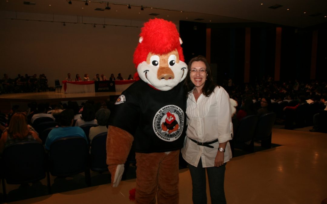 Juliana representa Câmara na formatura do PROERD