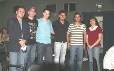 Juliana Damus homenageia alunos da Uniara que criaram peças publicitárias para a campanha “Pipas com Segurança”