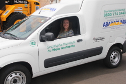 Juliana representa a Câmara Municipal na entrega de veículos para o Meio Ambiente