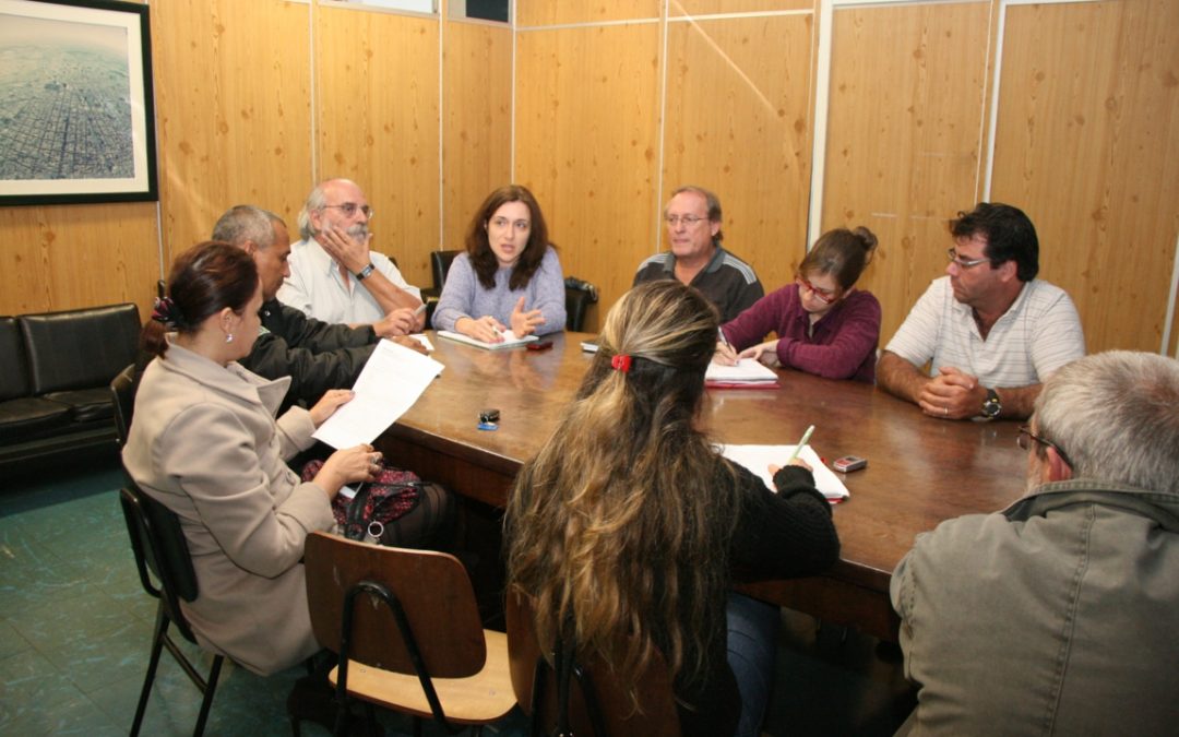 Juliana ajuda escolher novo abrigo para animais